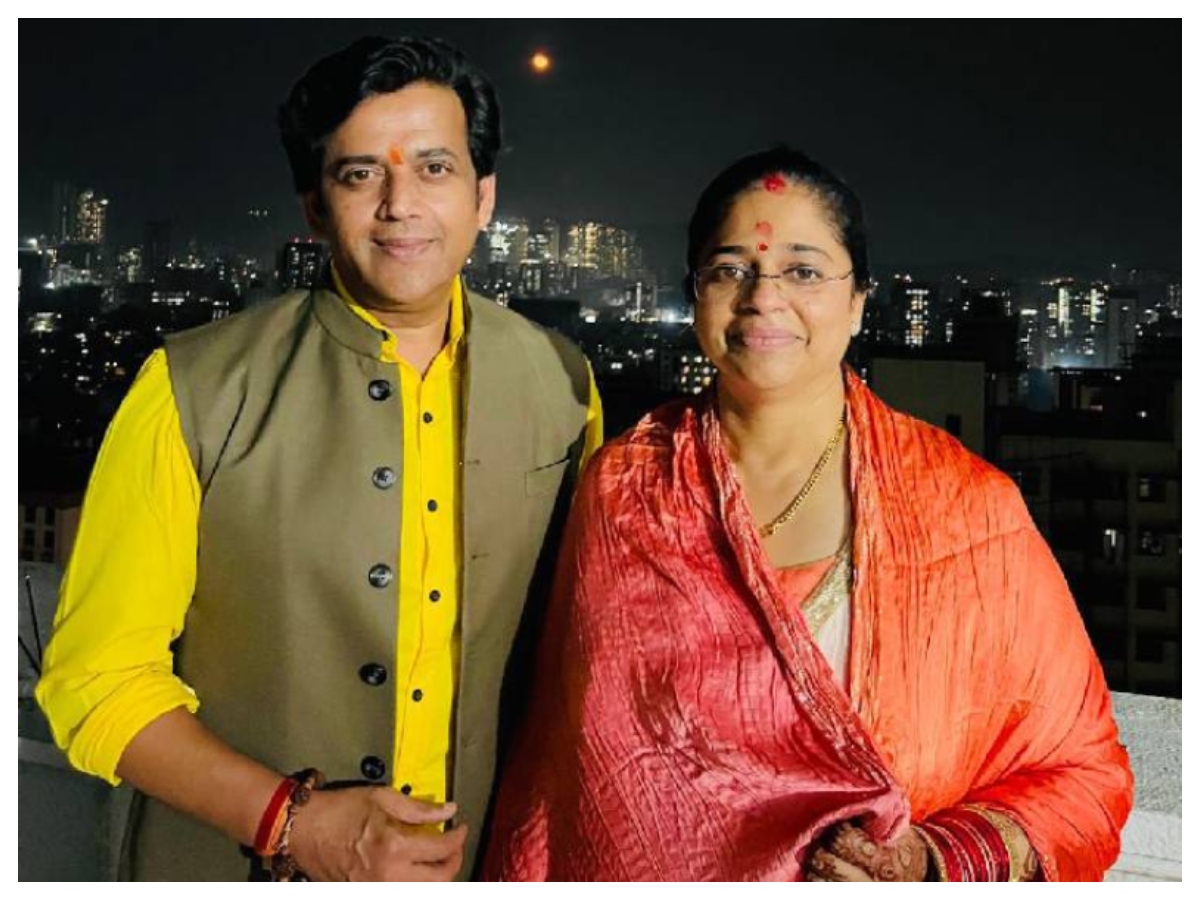 Ravi Kishan love story: पत्नी को देवी मानते हैं रवि किशन, सफलता का देते हैं श्रेय, जानिए अनोखी लव स्टोरी - Photo Gallery