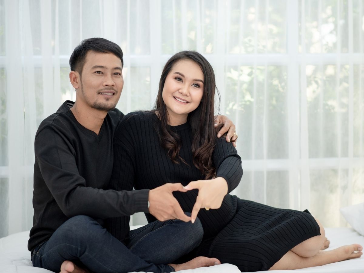 First Time Intimacy Mistakes: पहली बार इंटिमेसी में न करें ये गलतियां, वरना रिश्ते पर पड़ सकता है बुरा असर - Photo Gallery