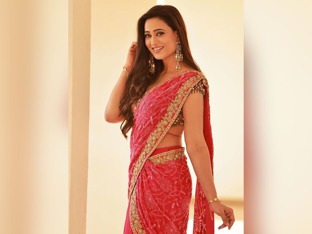 45 की उम्र में 25 की दिखी एक्ट्रेस, पिंक साड़ी में श्वेता तिवारी ने ढाया कहर, पोज ऐसे की थम गई फैंस की सांसे - Photo Gallery