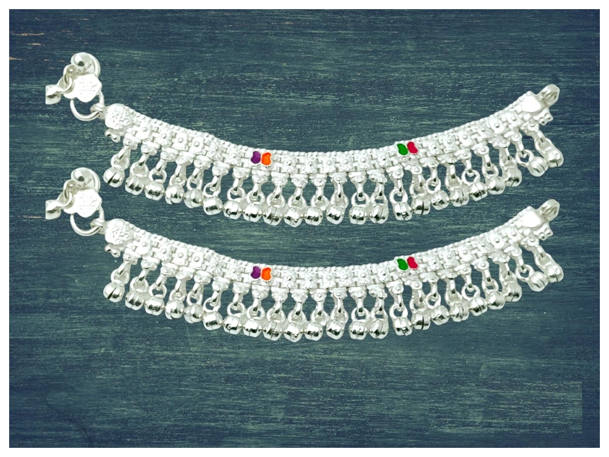 Ways to clean silver anklets: चांदी की पायल को घर पर ऐसे करें साफ, मिनटों में पाए नई जैसी चमक - Photo Gallery