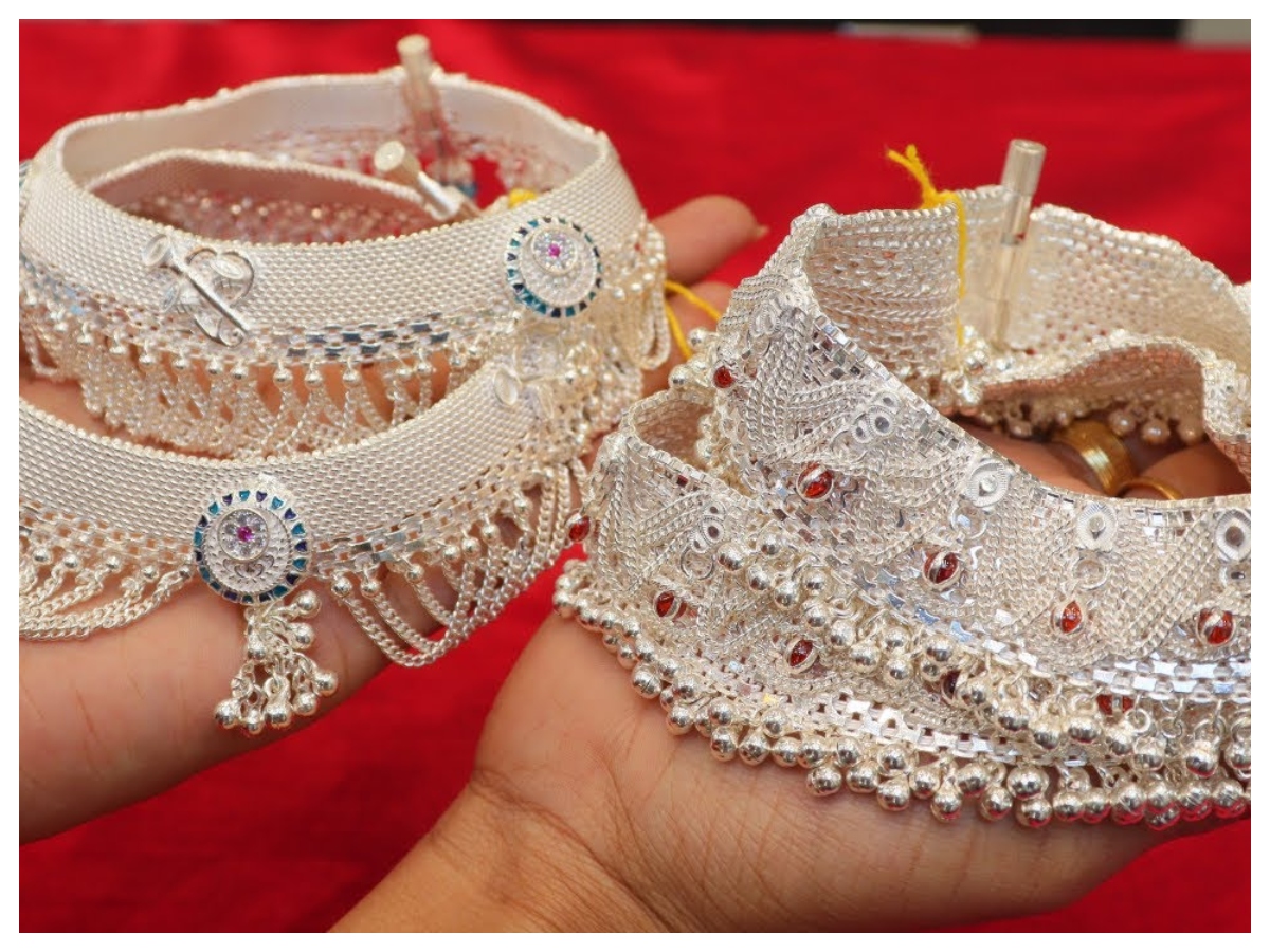 Ways to clean silver anklets: चांदी की पायल को घर पर ऐसे करें साफ, मिनटों में पाए नई जैसी चमक - Photo Gallery