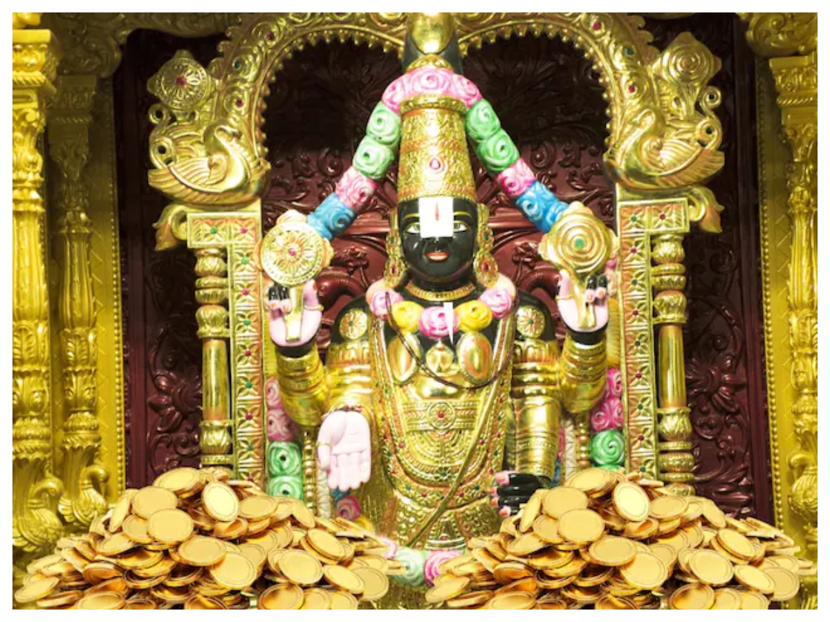 Tirupati Balaji Temple: तिरुपति में क्यों है बाल दान और चढ़ावे की परंपरा? जानिए भगवान से जुड़ी रहस्यमयी कहानी - Photo Gallery