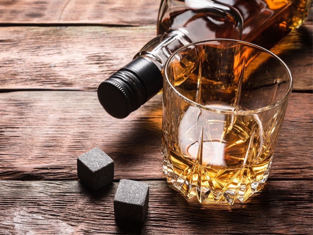 न गोली, न बम…व्हिस्की से 38 साल तक भिड़े दो देश, दुनिया की सबसे अजीब जंग - Photo Gallery