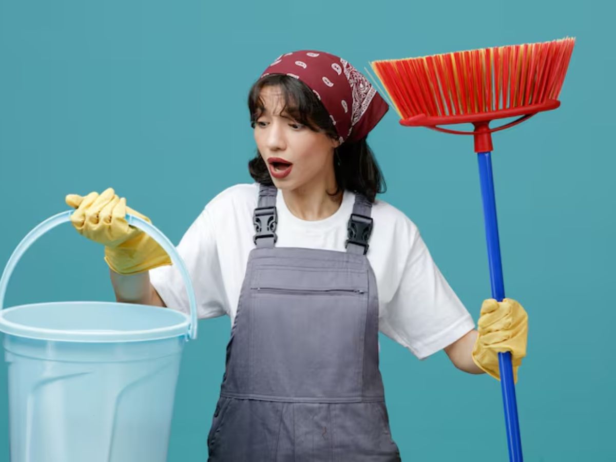 Vastu Tips: अपने किचन में गलती से भी न रखें ये चीजें, घर में हमेशा बना रहेगा तनाव, नहीं आएंगी मां लक्ष्मी - Photo Gallery