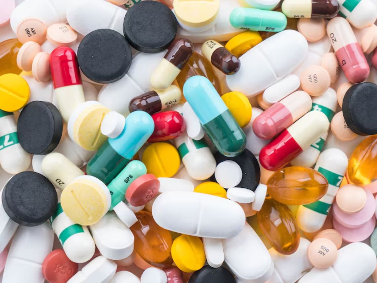 Vastu Tips: अपने किचन में गलती से भी न रखें ये चीजें, घर में हमेशा बना रहेगा तनाव, नहीं आएंगी मां लक्ष्मी - Photo Gallery