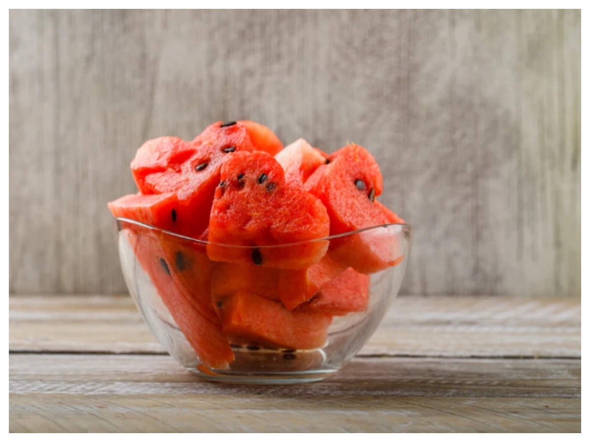 Watermelon in the fridge: क्या फ्रिज में रखा तरबूज सच में बन जाता है ज़हर? सेहत के लिए खतरा या गलतफहमी? जानिए सच्चाई - Photo Gallery