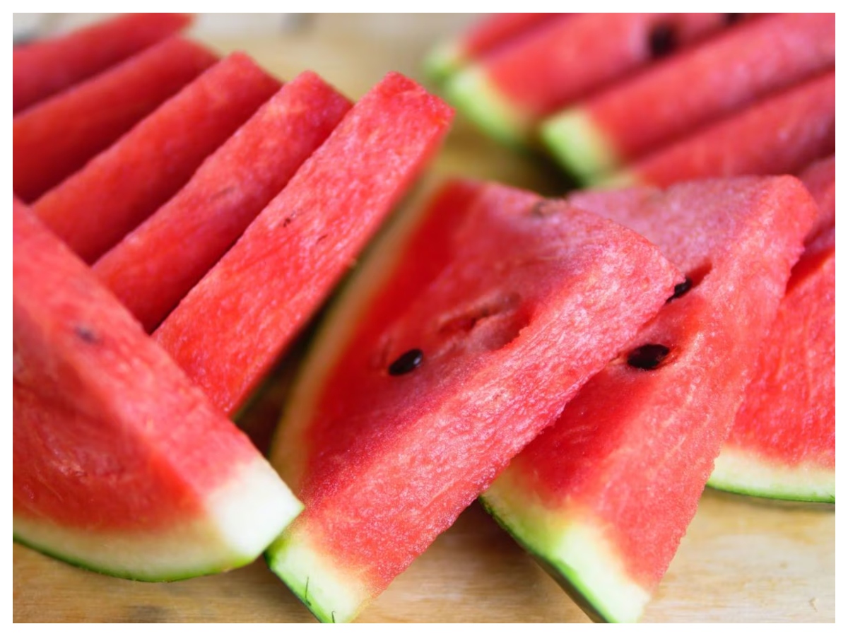 Watermelon in the fridge: क्या फ्रिज में रखा तरबूज सच में बन जाता है ज़हर? सेहत के लिए खतरा या गलतफहमी? जानिए सच्चाई - Photo Gallery