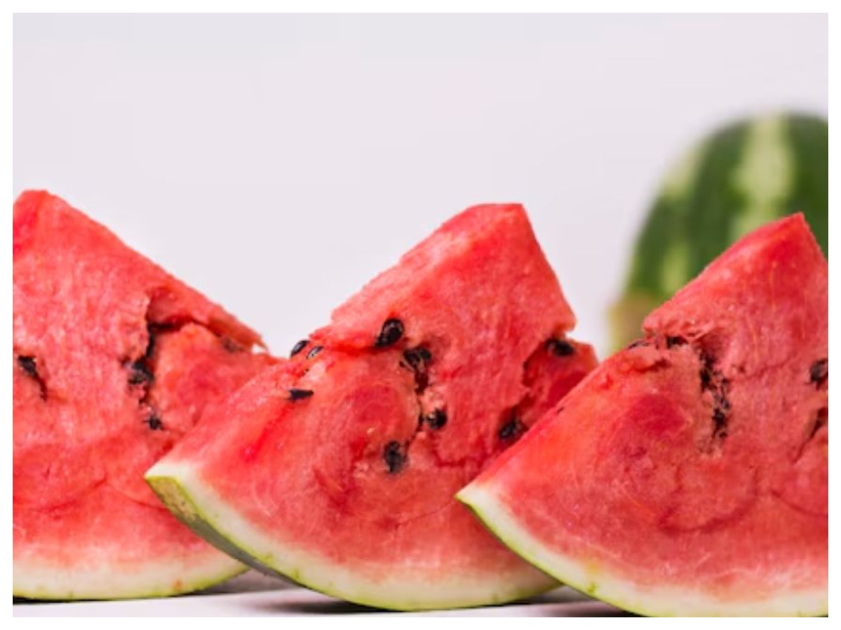 Watermelon in the fridge: क्या फ्रिज में रखा तरबूज सच में बन जाता है ज़हर? सेहत के लिए खतरा या गलतफहमी? जानिए सच्चाई - Photo Gallery