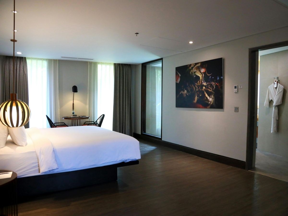 आखिर क्यों बिछाई जाती है होटल में सफेद चादर? जानें इसके पीछे छिपा बड़ा राज़ - Photo Gallery